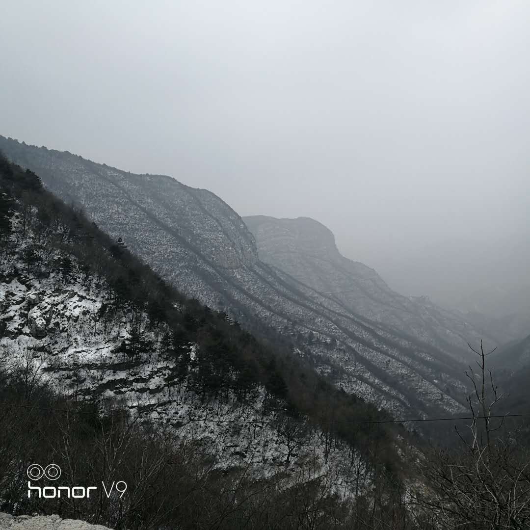 焦作市眾光耐酸瓷業(yè)有限公司開工前先去登登山，而且還是雪山